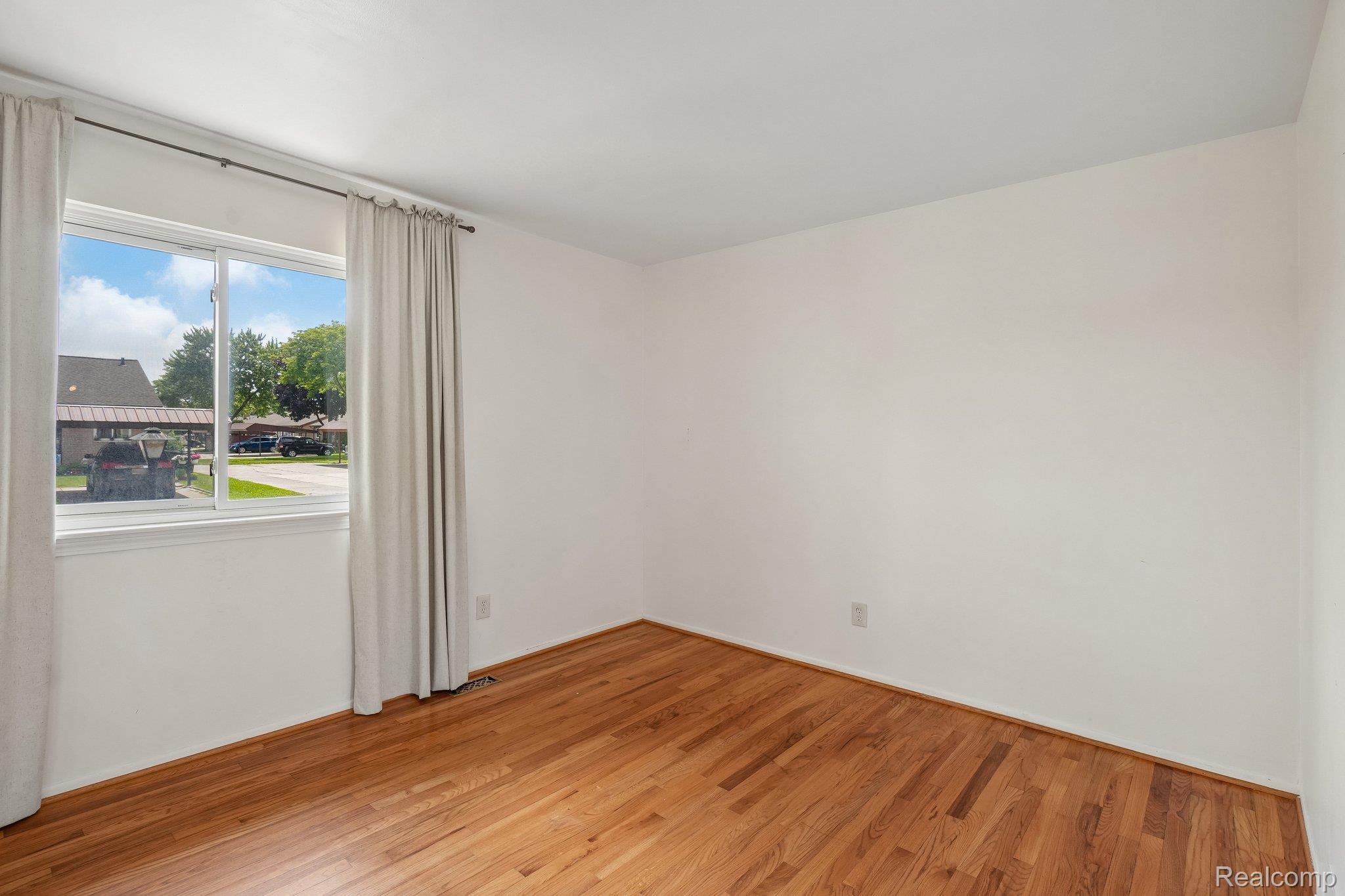 8401 18 18 Mile Road, Unit 112 Sterling Heights, MI 48313 - Photo 13 of 25 12-web-or-mls-Eighteen Mile Rd 112-S0107-012.jpg