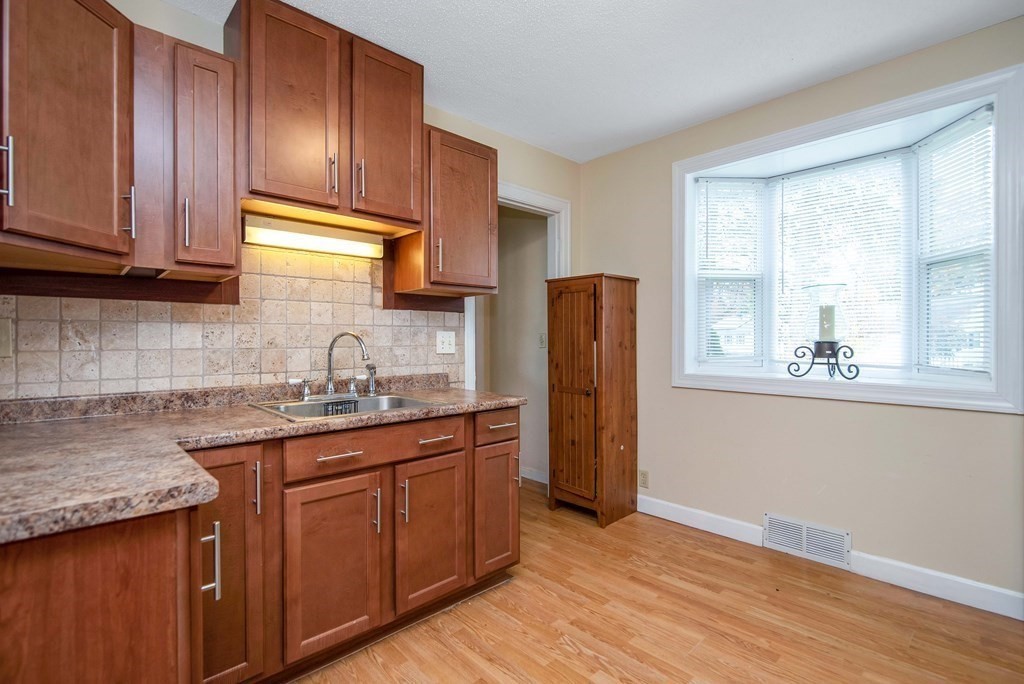 53 Seneca Street Springfield, MA 01151 - Photo 3 of 29 Gallery Image 3