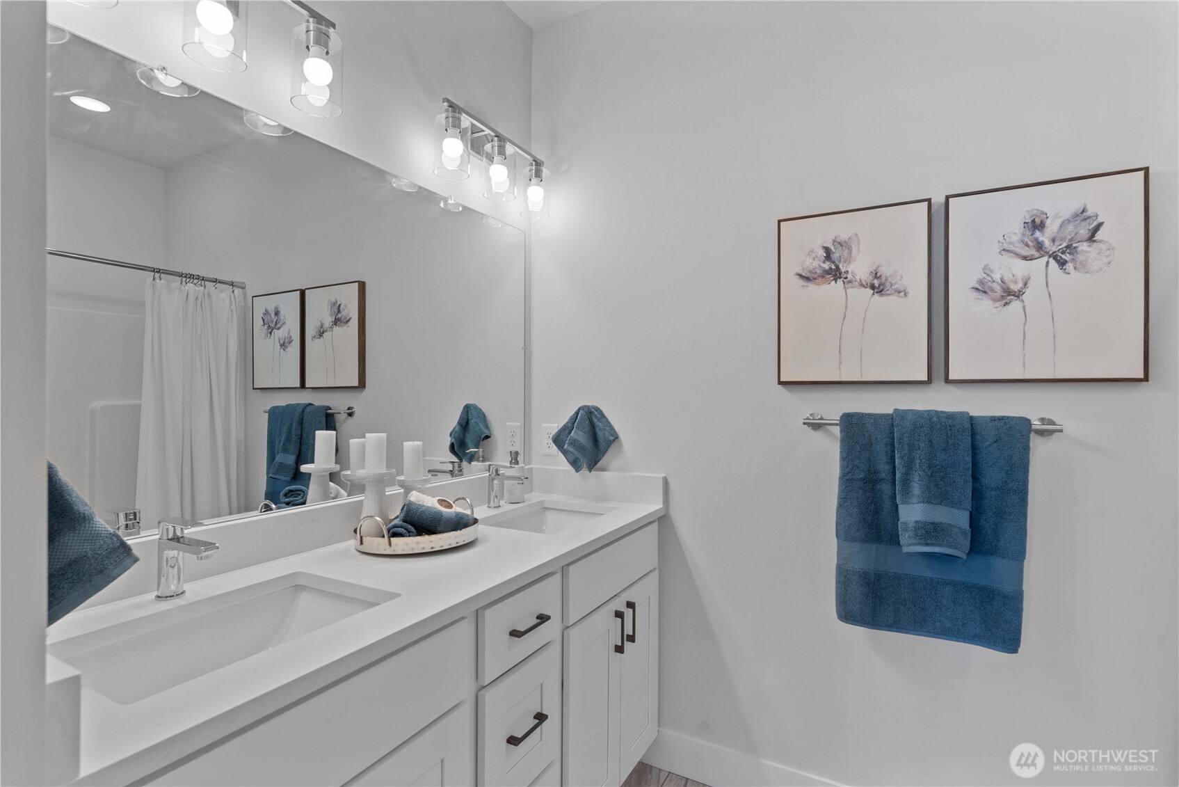 1030 Finch Lane, Unit A1 Wenatchee, WA 98801 - Photo 20 of 28 a bathroom with a sink and a mirror