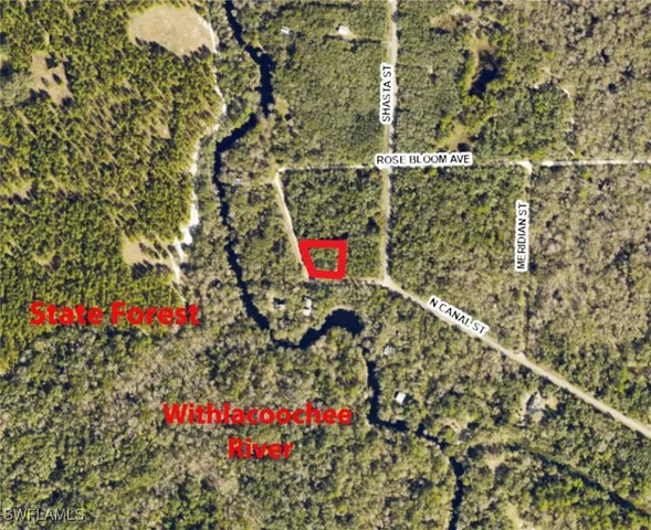 a view of entryway with outdoor area