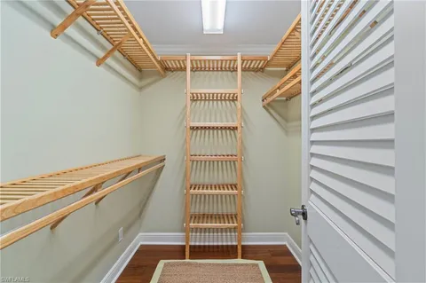 a view of entryway with a front door