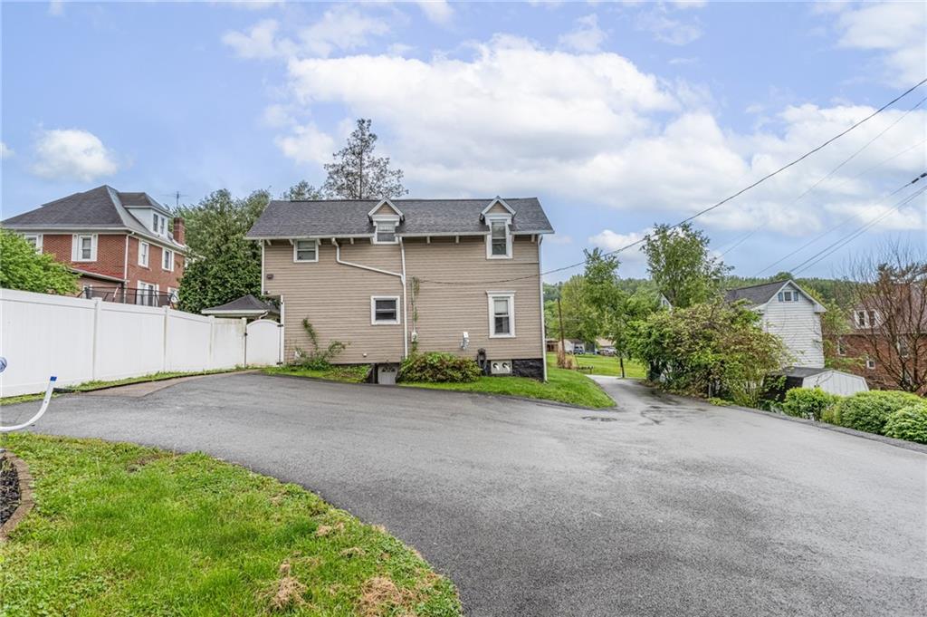 1001 Springfield Pike Connellsville, PA 15425 - Photo 4 of 34