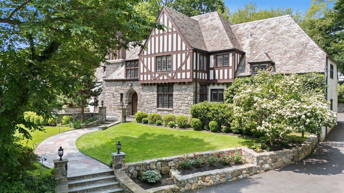 31 Old Army Road Scarsdale, NY 10583 - Photo 1 of 1 Gorgeous Renovated Home