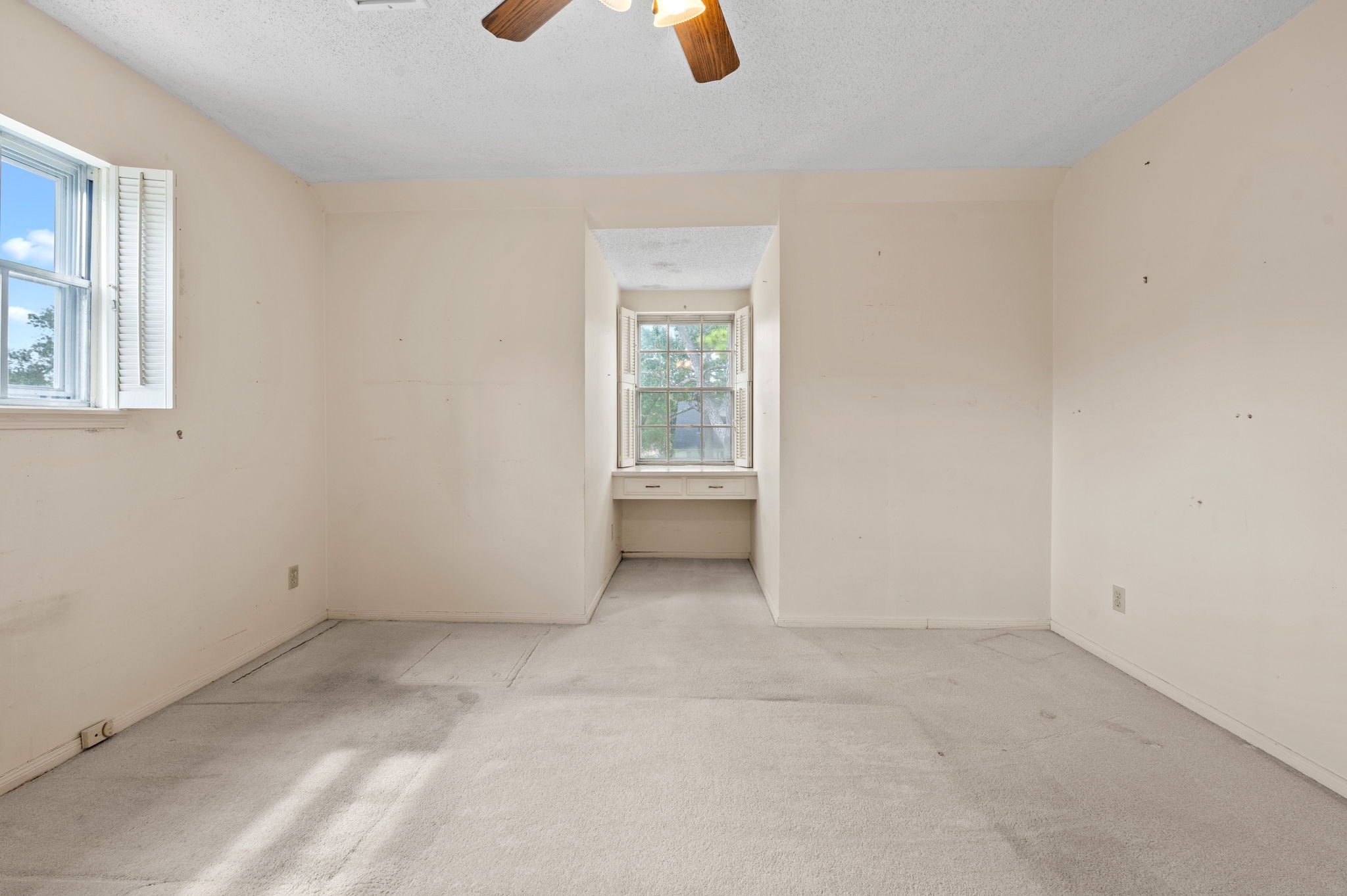 14302 Apple Tree Road Houston, TX 77079 - Photo 28 of 44 Secondary bedroom