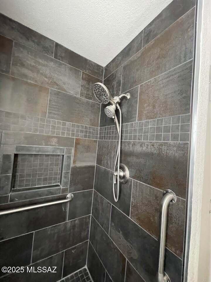 1094 North Pomerene Road Benson, AZ 85602 - Photo 22 of 48 a bathroom with a shower