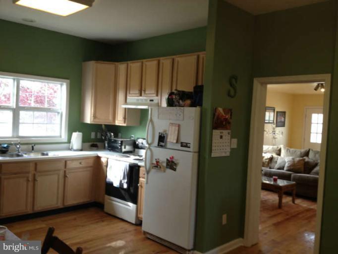 892 Laurel Grove Road Winchester, VA 22602 - Photo 7 of 25 Kitchen