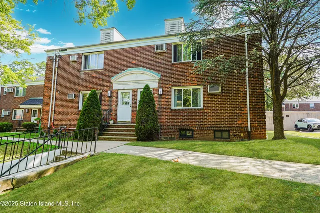 $205,000 | 20 Stratford Avenue, Unit A | Grymes Hill