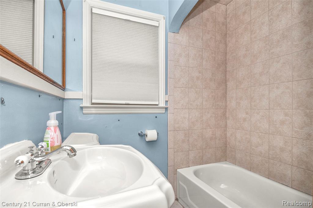 24531 Union Street Dearborn, MI 48124 - Photo 25 of 29
