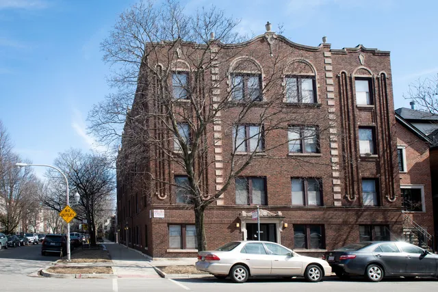 $2,295 | 3325 North Lakewood Avenue, Unit GDN, Chicago, IL 60657