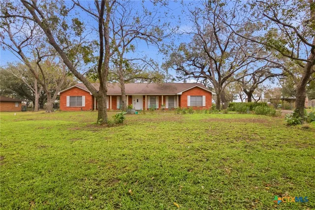 $285,000 | 1771 US Highway 77a South, Yoakum, TX 77995