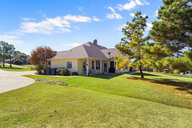 a view of an house with backyard and swimming pool
