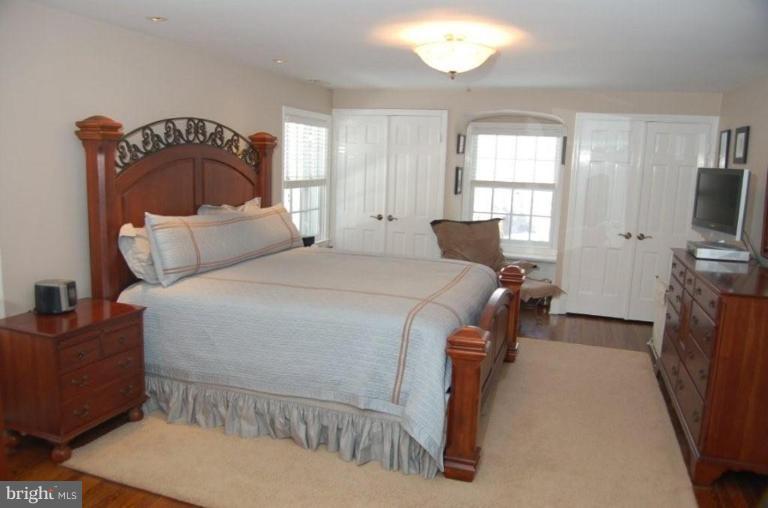 205 Longwood Road Baltimore, MD 21210 - Photo 11 of 18 Master Bedroom