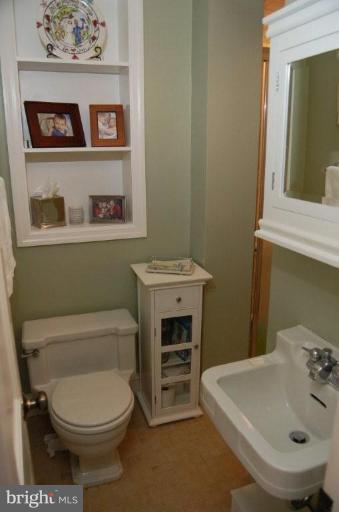 205 Longwood Road Baltimore, MD 21210 - Photo 14 of 18 Bath #1