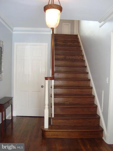 205 Longwood Road Baltimore, MD 21210 - Photo 18 of 18 Entrance / Foyer
