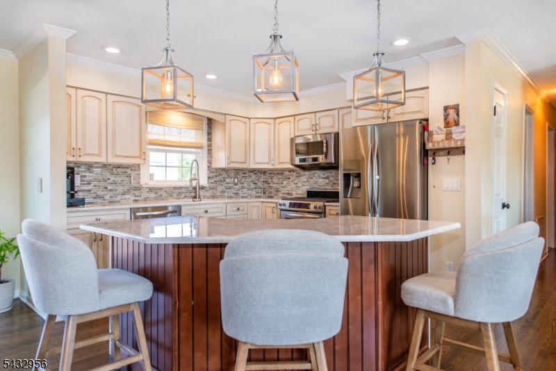 3 Knoll Road Fairfield, NJ 07004 - Photo 8 of 38
