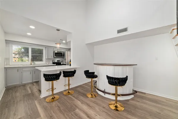 $2,200 | 717 Davis Road, League City, TX 77573