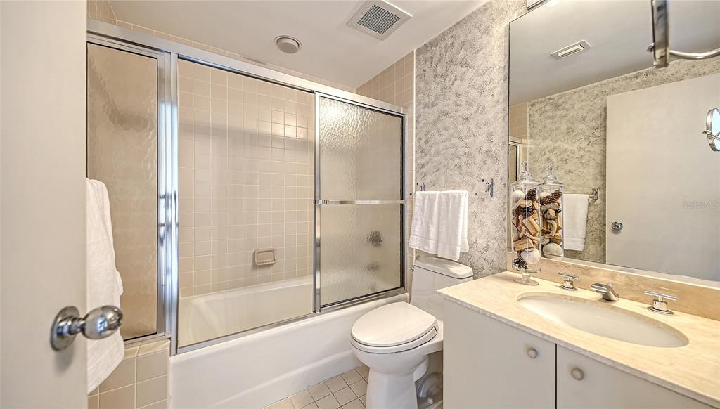 455 Longboat Club Road, Unit 608 Longboat Key, FL 34228 - Photo 22 of 57 Second bathroom.