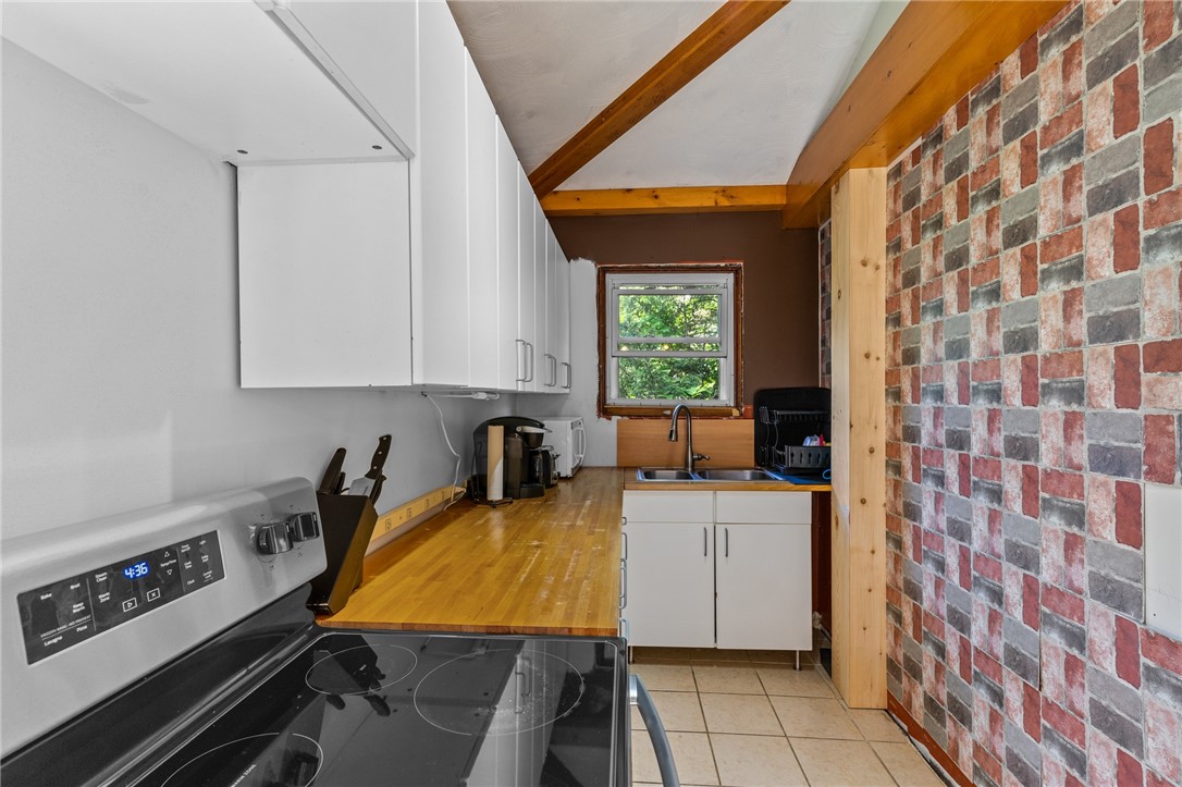 122 Read Avenue Coventry, RI 02816 - Photo 16 of 34