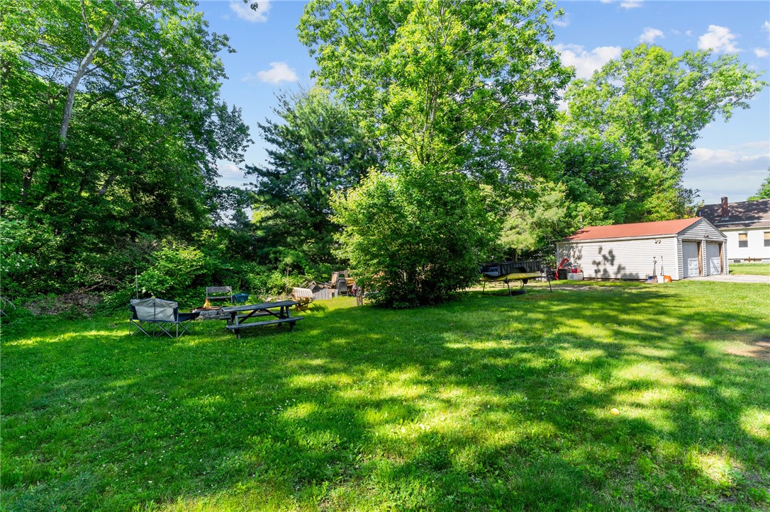 122 Read Avenue Coventry, RI 02816 - Photo 4 of 34