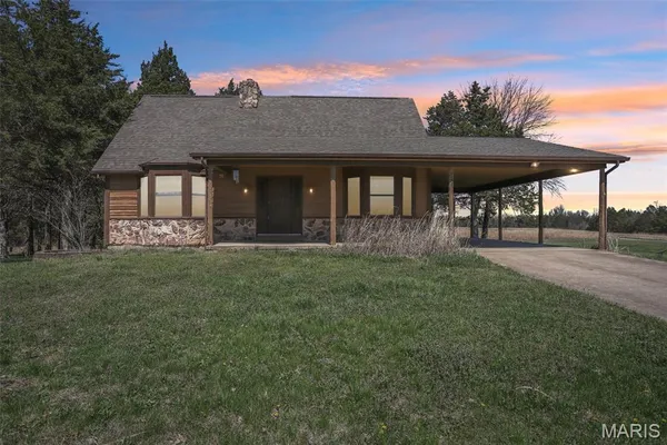 $330,000 | 4455 Cedar Tree Lane, De Soto, MO 63020