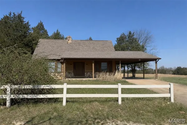 $330,000 | 4455 Cedar Tree Lane, De Soto, MO 63020