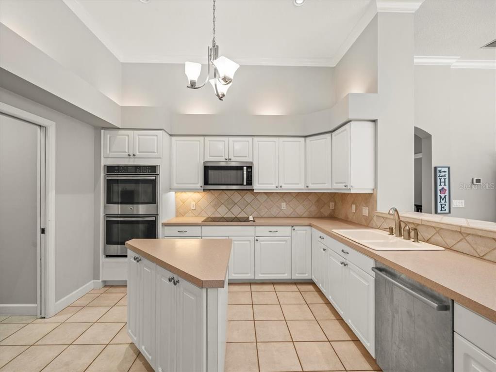 6905 Arabian Road Odessa, FL 33556 - Photo 16 of 38 Gallery Image 16