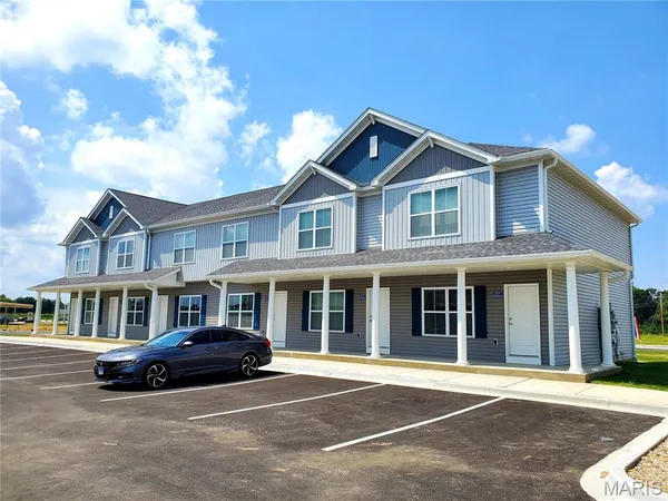 $2,050 | 200 Pacific Drive, Unit F, O'Fallon, IL 62269