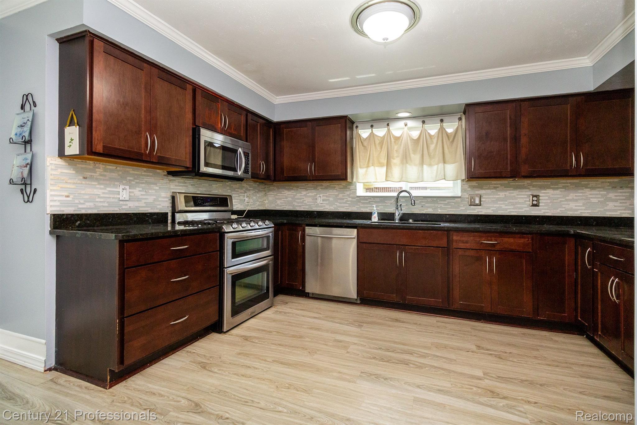 2226 Warrington Road Rochester, MI 48307 - Photo 13 of 39 Gallery Image 13