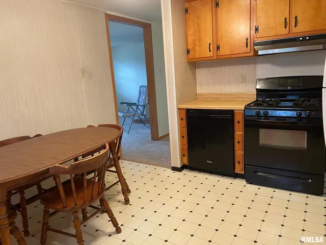 $94,000 | 687 5th Street, Omaha, IL 62871