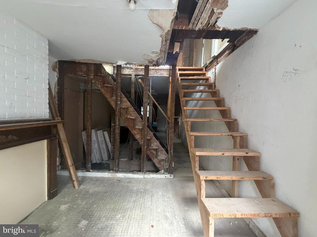 1610 Lemmon Street Baltimore, MD 21223 - Photo 3 of 22 a view of entryway