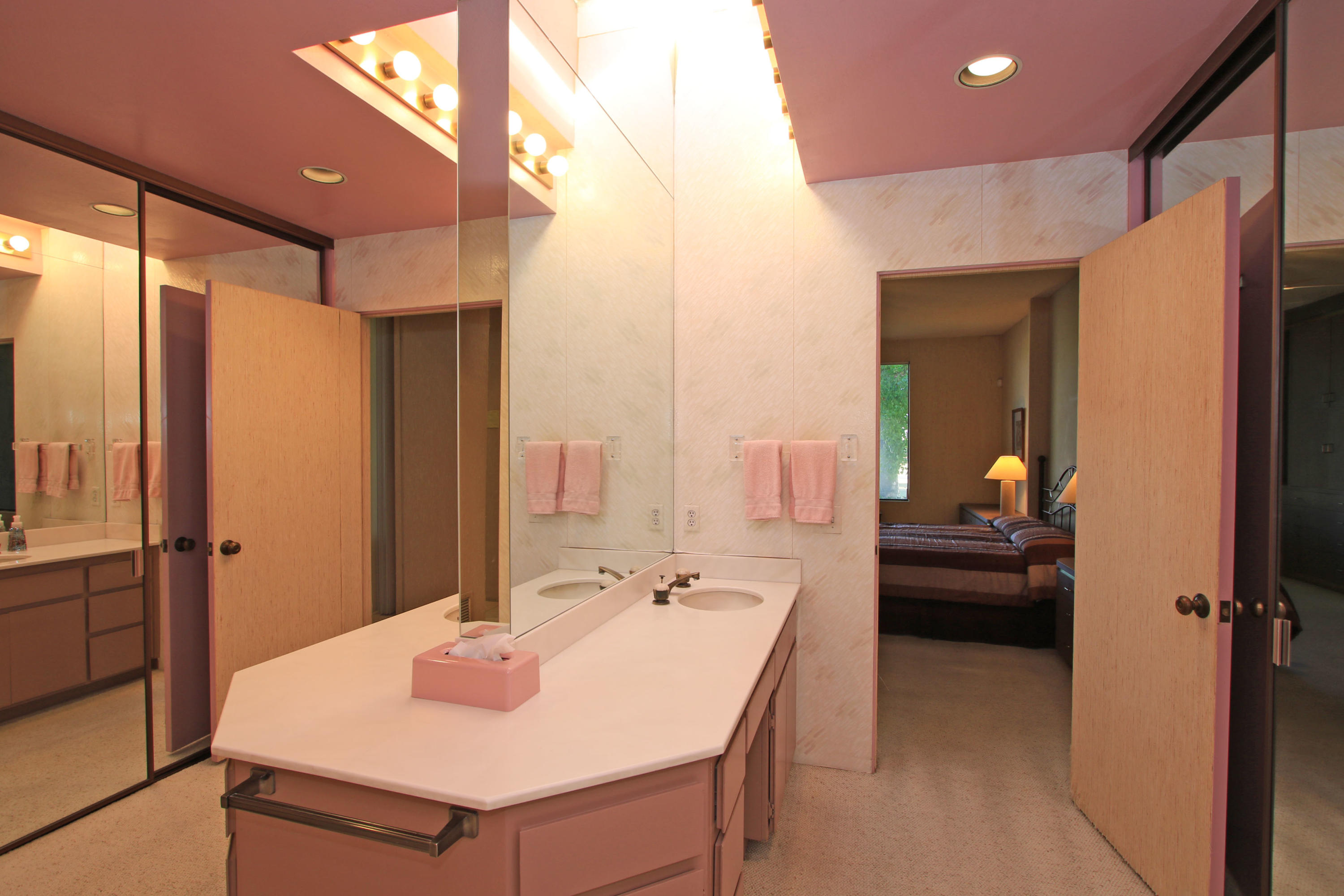 924 Inverness Drive Rancho Mirage, CA 92270 - Photo 25 of 44 a en suite bathroom with a sink and a mirror