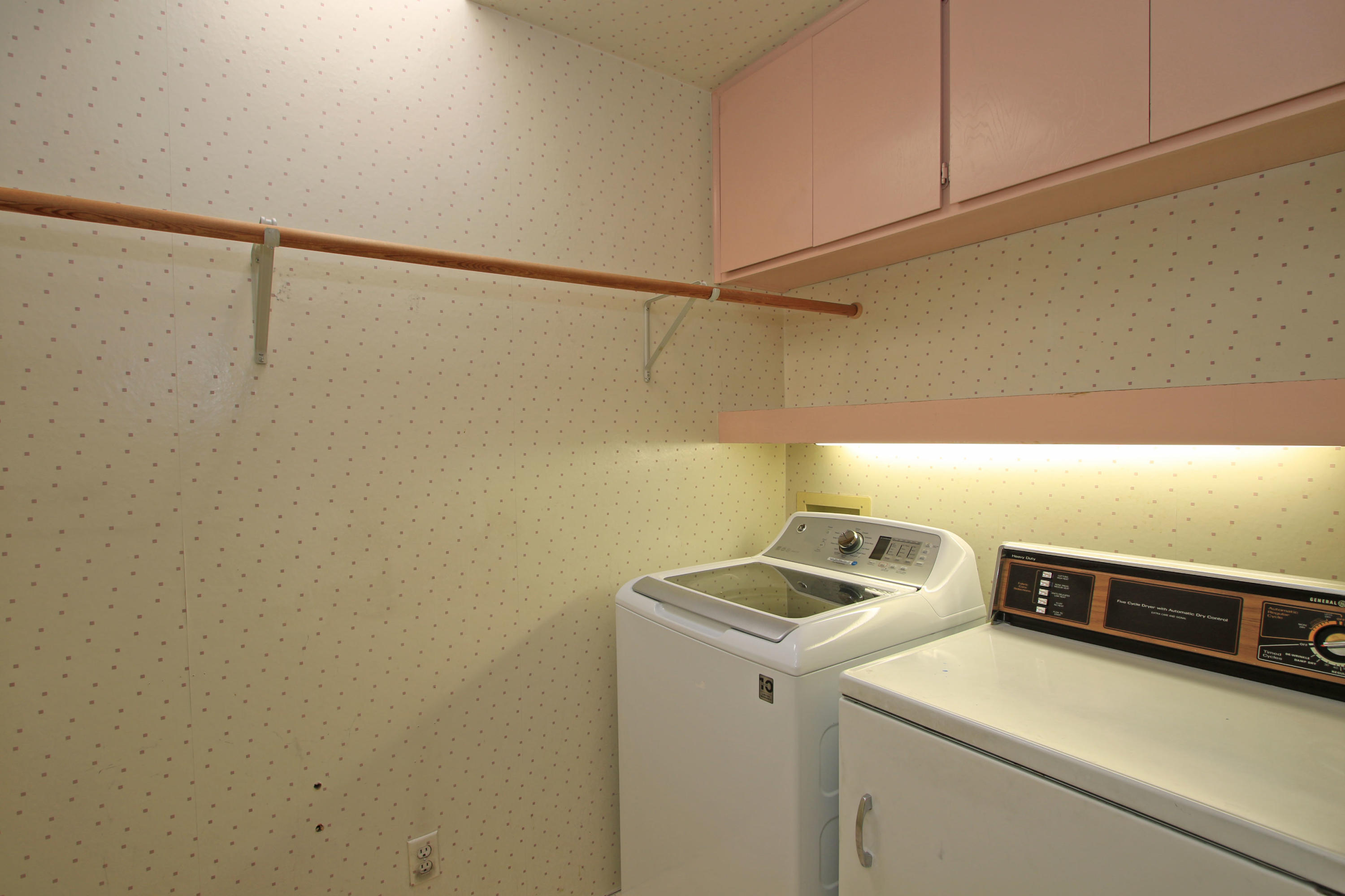924 Inverness Drive Rancho Mirage, CA 92270 - Photo 44 of 44 a utility room with dryer and washer