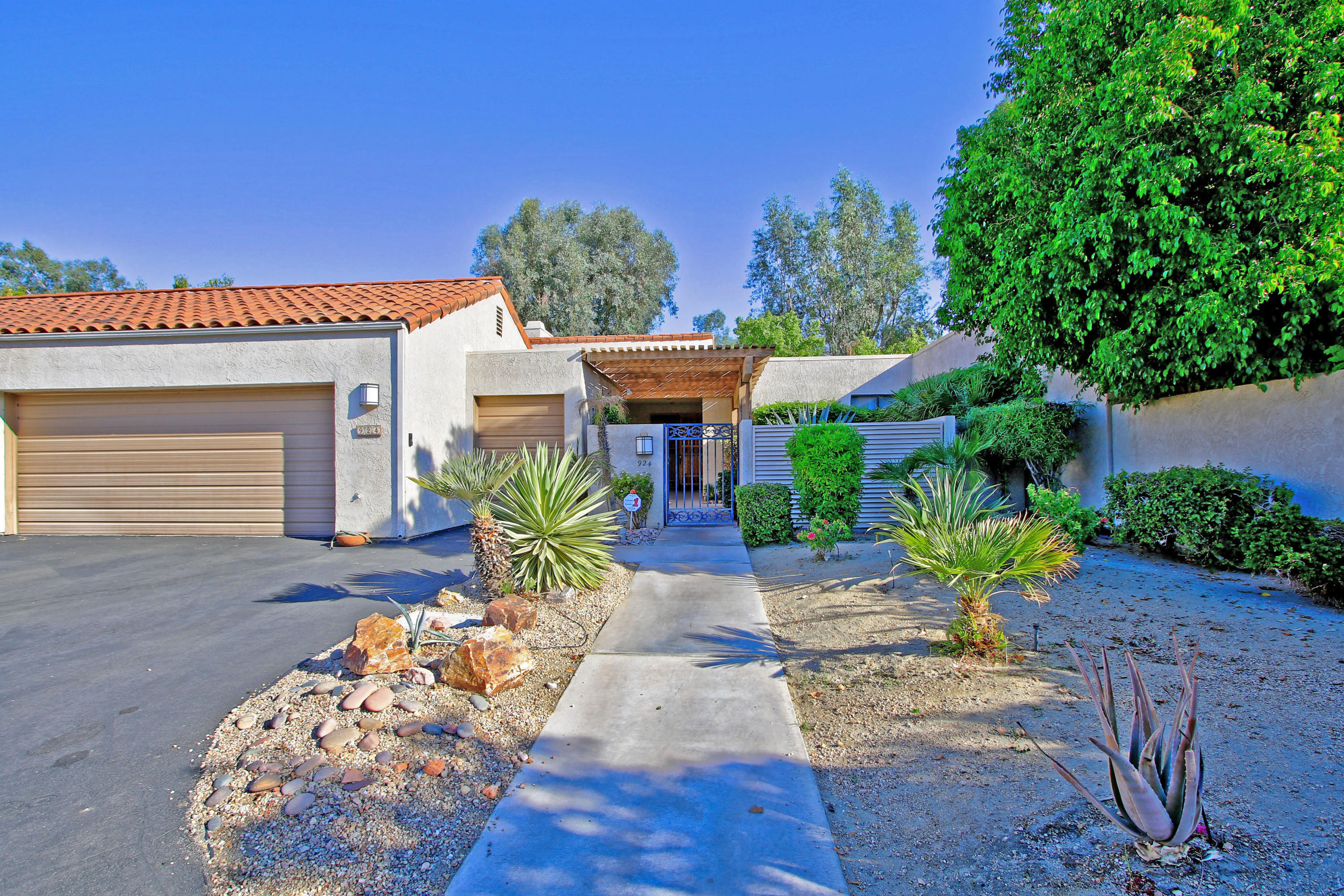 924 Inverness Drive Rancho Mirage, CA 92270 - Photo 8 of 44 a front view of a house with garden