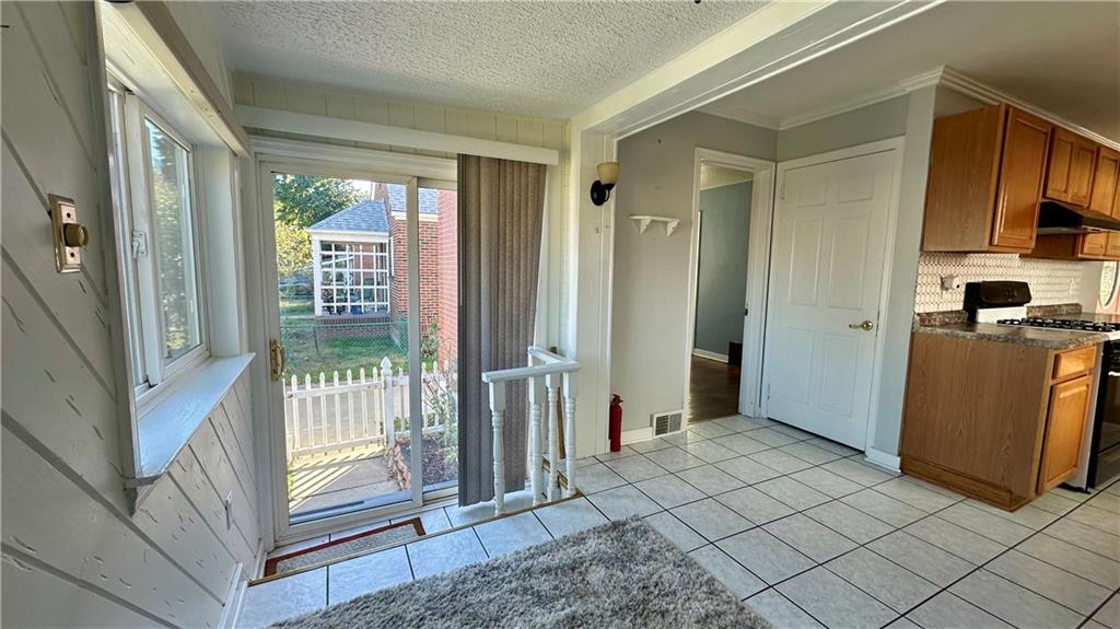 111 South Atlantic Avenue Cheswick, PA 15024 - Photo 20 of 43 a view of entryway with wooden floor and livingroom