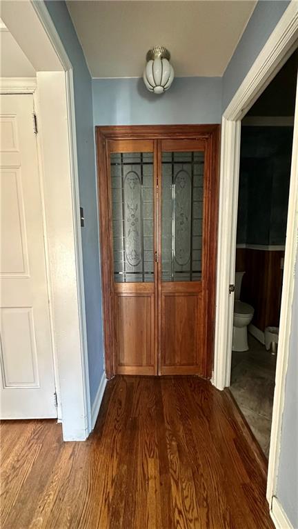 111 South Atlantic Avenue Cheswick, PA 15024 - Photo 26 of 43 a view of a hallway with wooden floor and closet