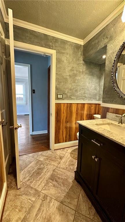 111 South Atlantic Avenue Cheswick, PA 15024 - Photo 31 of 43 a bathroom with a sink and a mirror