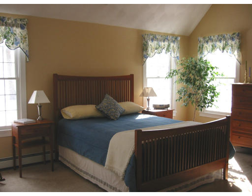 148 Linebrook Road Ipswich, MA 01938 - Photo 5 of 12 Gallery Image 5
