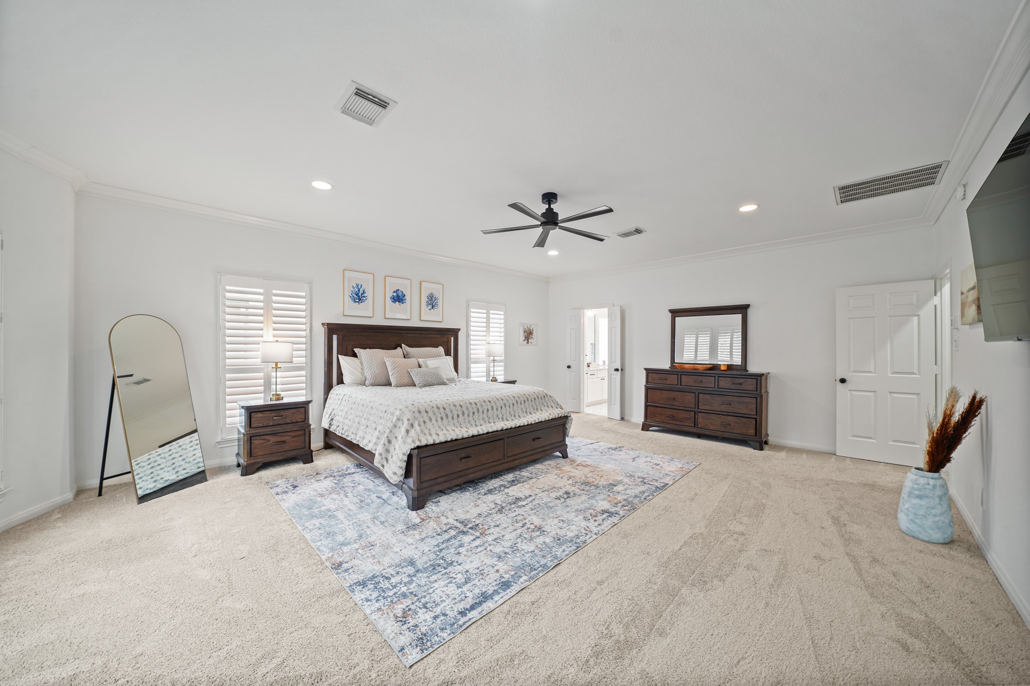 1330 Malone Street Houston, TX 77007 - Photo 15 of 23 Oversized primary bedroom can handle ALL the furniture and more!