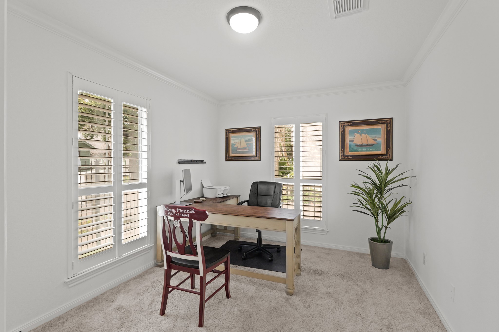 1330 Malone Street Houston, TX 77007 - Photo 20 of 23 Currently being used as a home office, this first floor bedroom is next to the front door, making client meetings a breeze, if that's your jam.