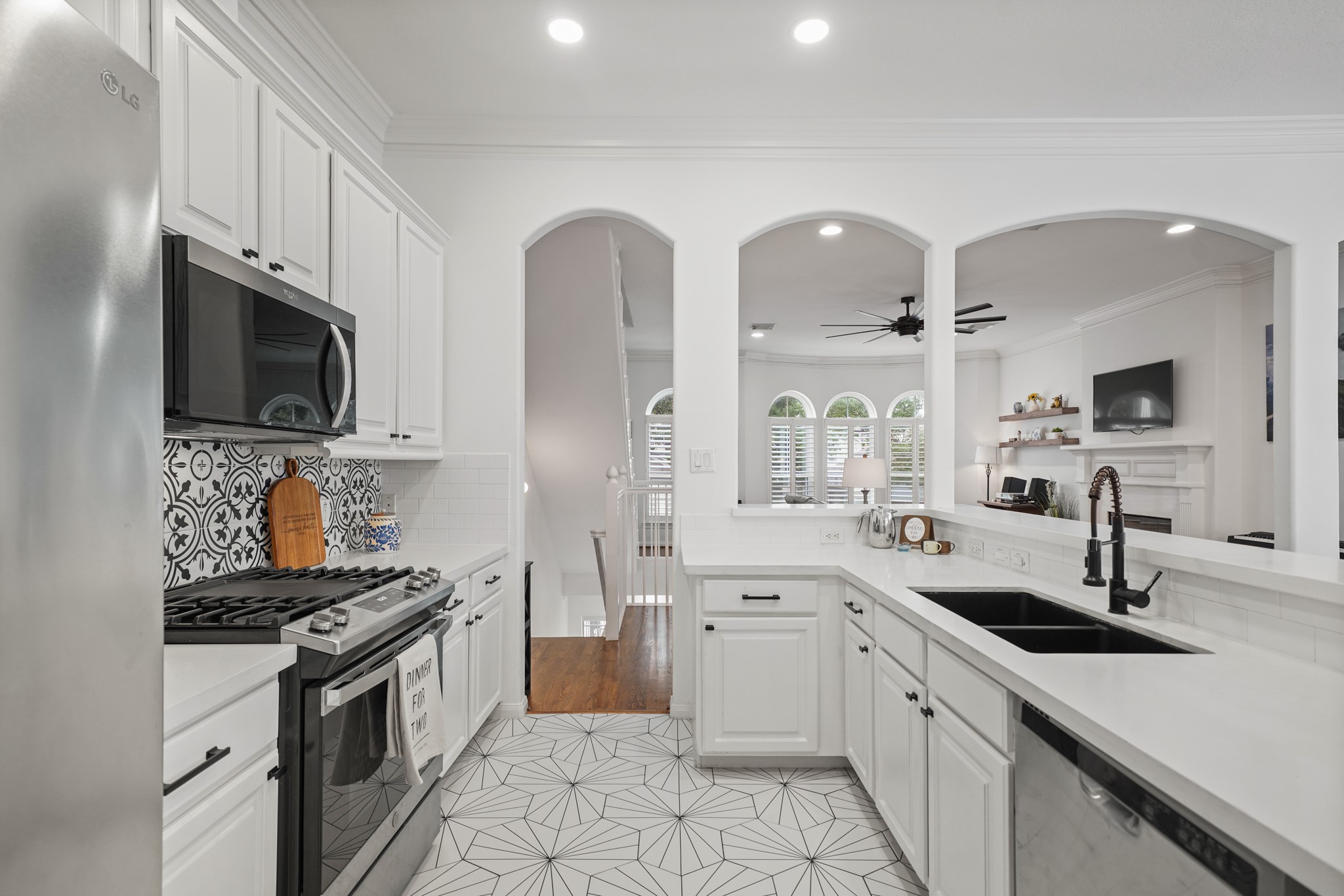 1330 Malone Street Houston, TX 77007 - Photo 9 of 23 This kitchen is a dream come true!