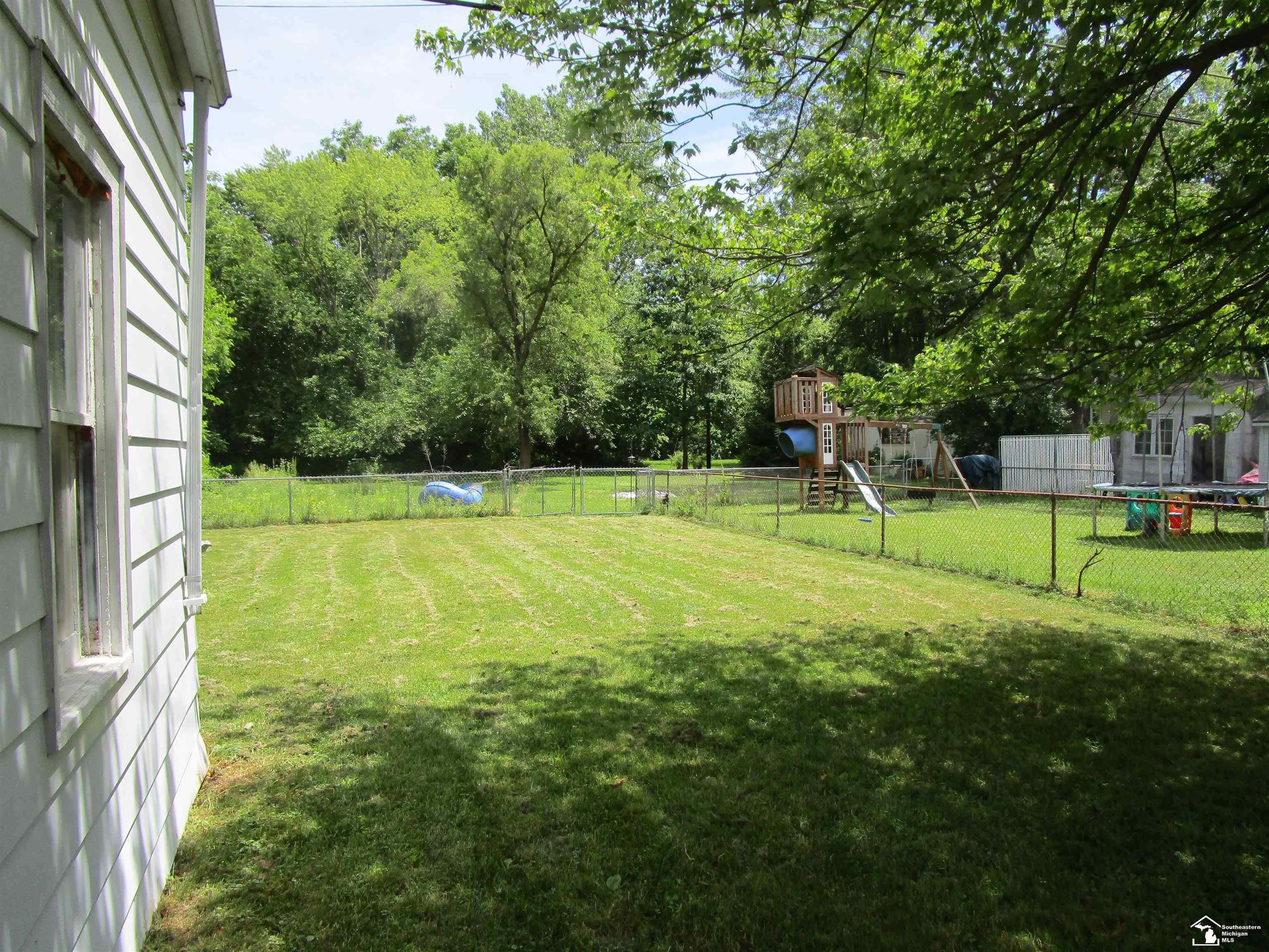 2342 Vivian Road Monroe, MI 48162 - Photo 26 of 32