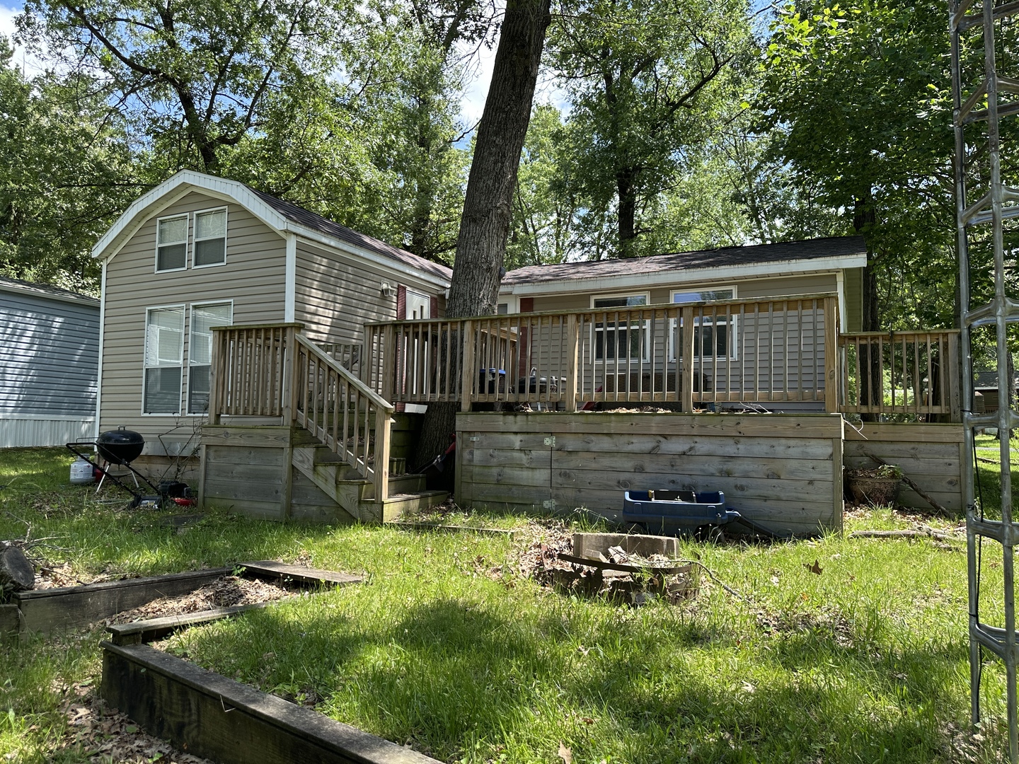 3-71 Woodhaven Lakes Sublette, IL 61367 - Photo 5 of 27 front view of a house with a yard