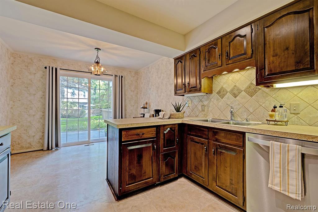 1245 Candlestick Lane, Unit 113 Rochester Hills, MI 48306 - Photo 24 of 74 Gallery Image 24