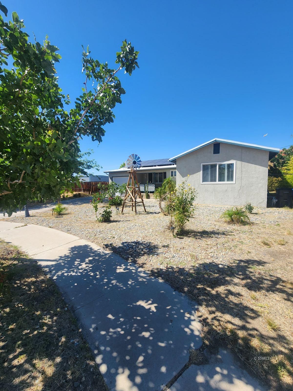 1612 Ewing Circle Ridgecrest, CA 93555 - Photo 2 of 21