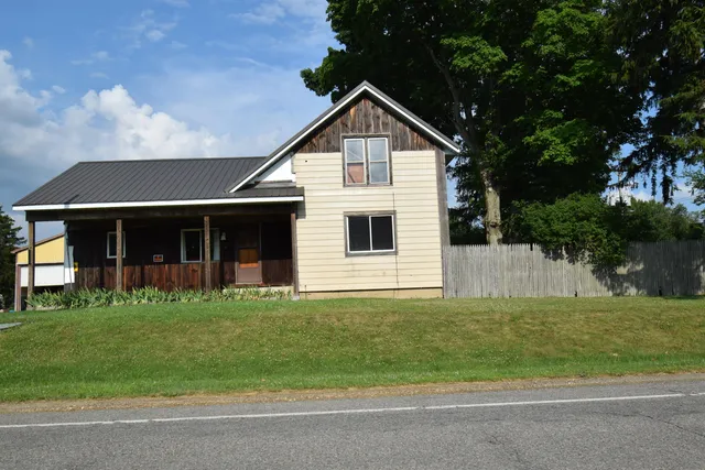 $379,900 | 71627 County Road 681, Lawrence, MI 49064