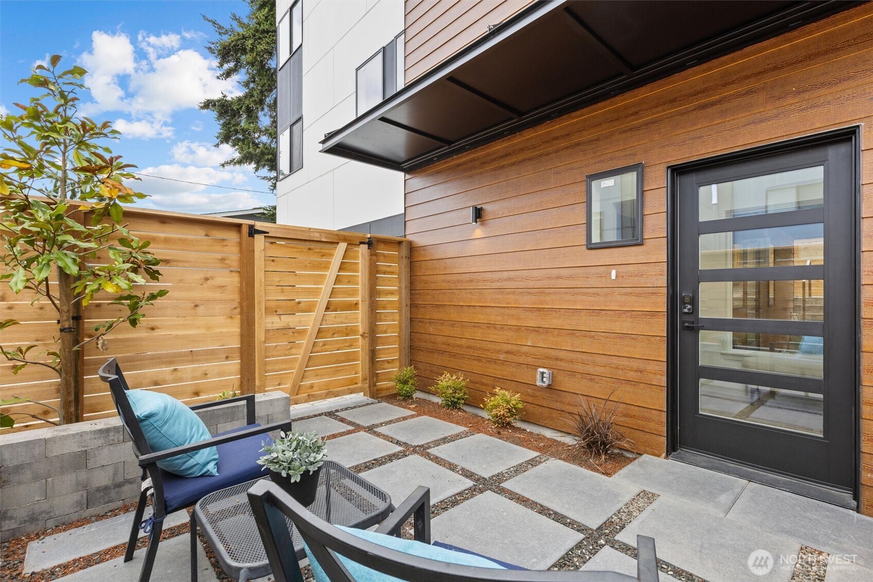 5446 40th Avenue Southwest Seattle, WA 98136 - Photo 2 of 28