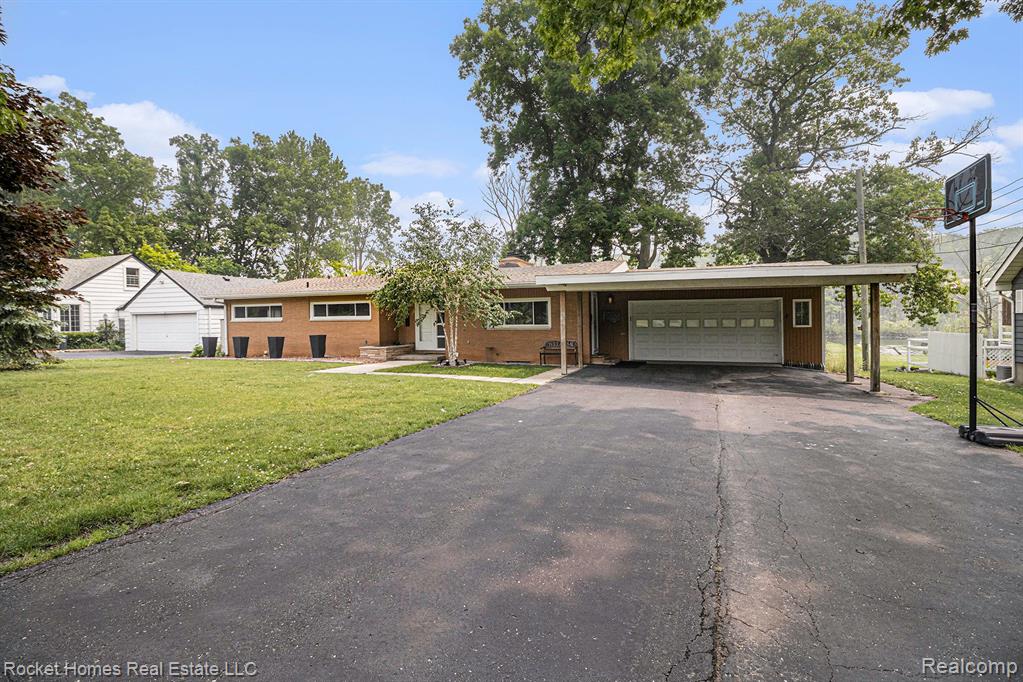 22813 Meridian Road Grosse Ile, MI 48138 - Photo 1 of 26 Gallery Image 1