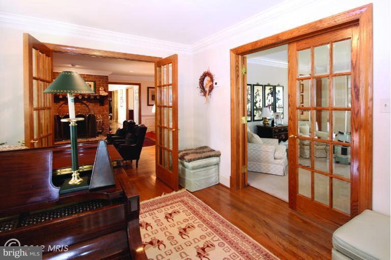 731 Seneca Road Great Falls, VA 22066 - Photo 5 of 30 Interior (General)