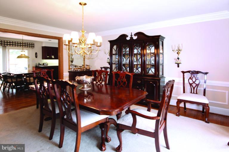 731 Seneca Road Great Falls, VA 22066 - Photo 7 of 30 Dining Room