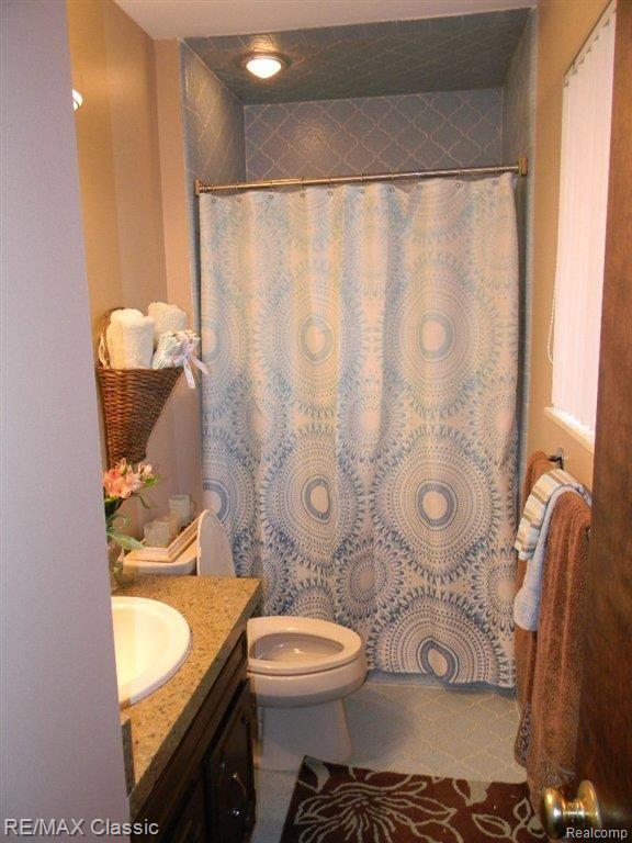 2947 Ripple Way White Lake, MI 48383 - Photo 13 of 27 Master bath.JPG